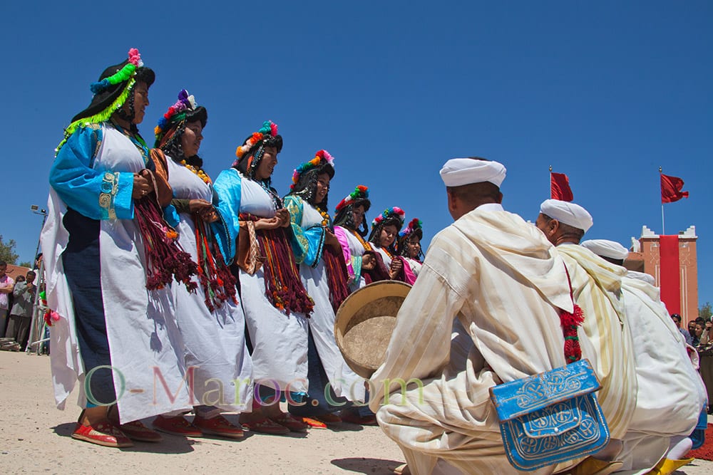 Danseuses et musiciens font l'ahaouache de Kelaa Mgouna