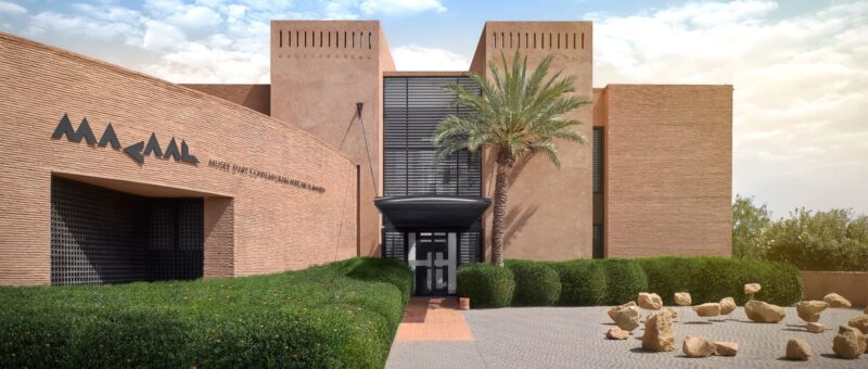 En briques rouges, l'entree du Musee art contemporain africain marrakech