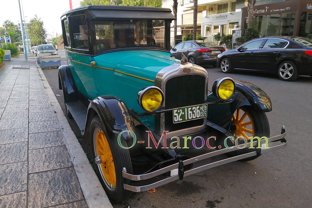 Blue with yellow stripes for the late 1926 model