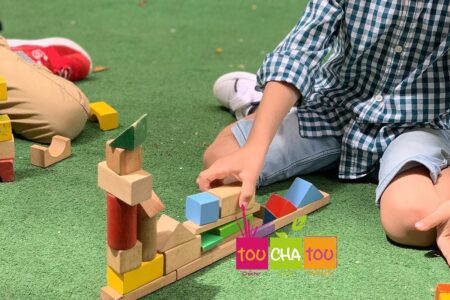 Learning by building with shapes
