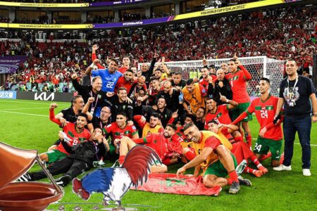 A chicken pecks at a tagine in front of the Moroccan team