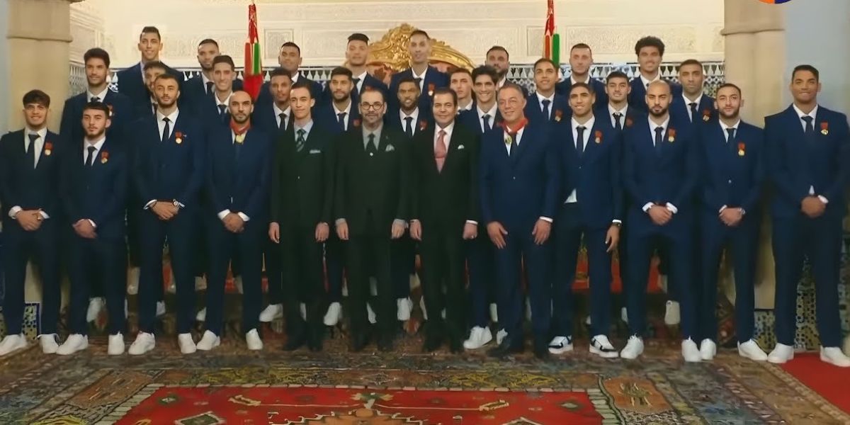 The Moroccan team players and the King, his brother and son.