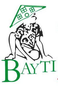Logo de l'association bayti avec des enfants sous une maison en forme de toit