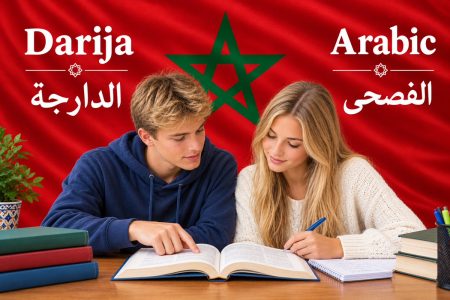 Learning Darija (despite everything) A boy and a girl are leaning over a book, studying. On the left-hand side of the image is the word ‘Darija’ in Latin and Arabic script; on the right-hand side is the word ‘Arabic’ with الفصحى