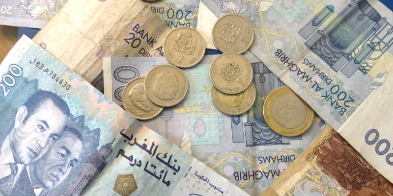 Notes and coins in dirhams